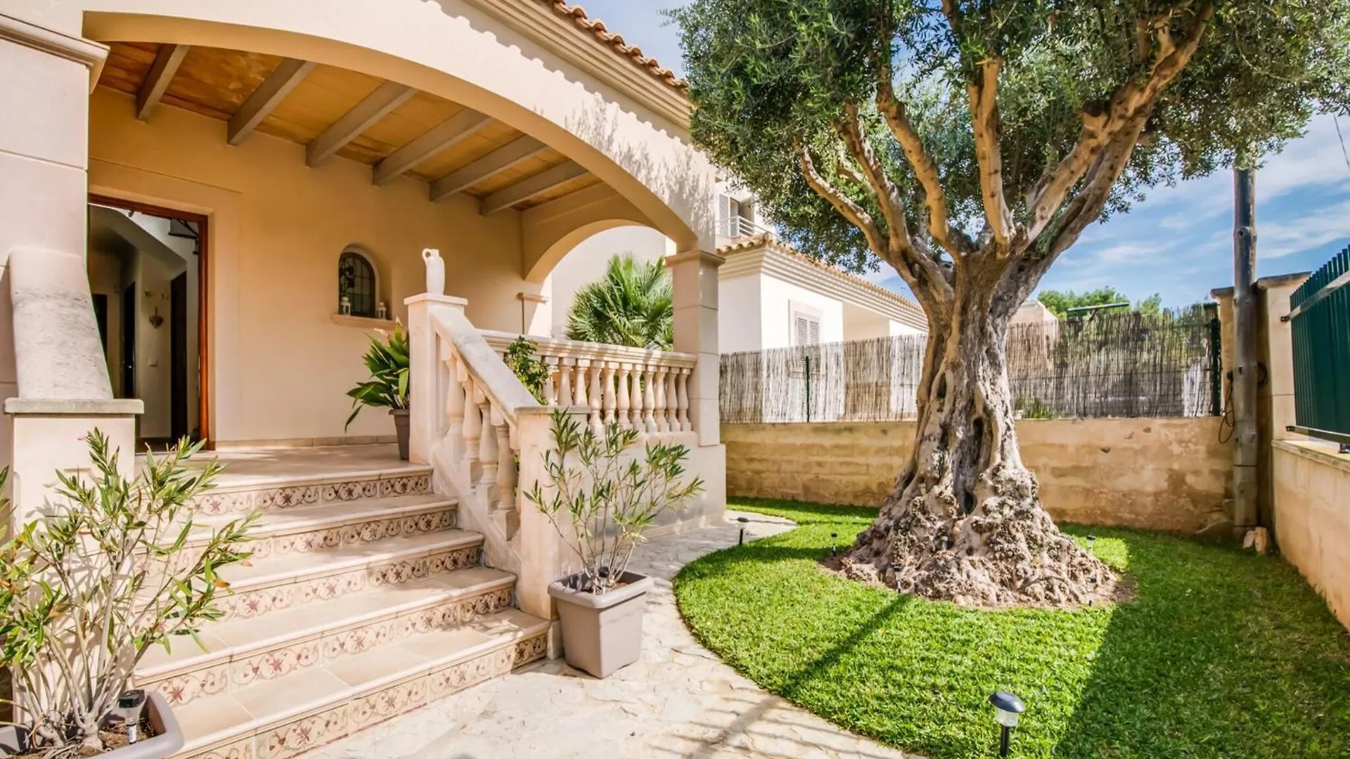 Elegant Holiday Villa With Private Pool 阿尔库迪亚 0*,  西班牙