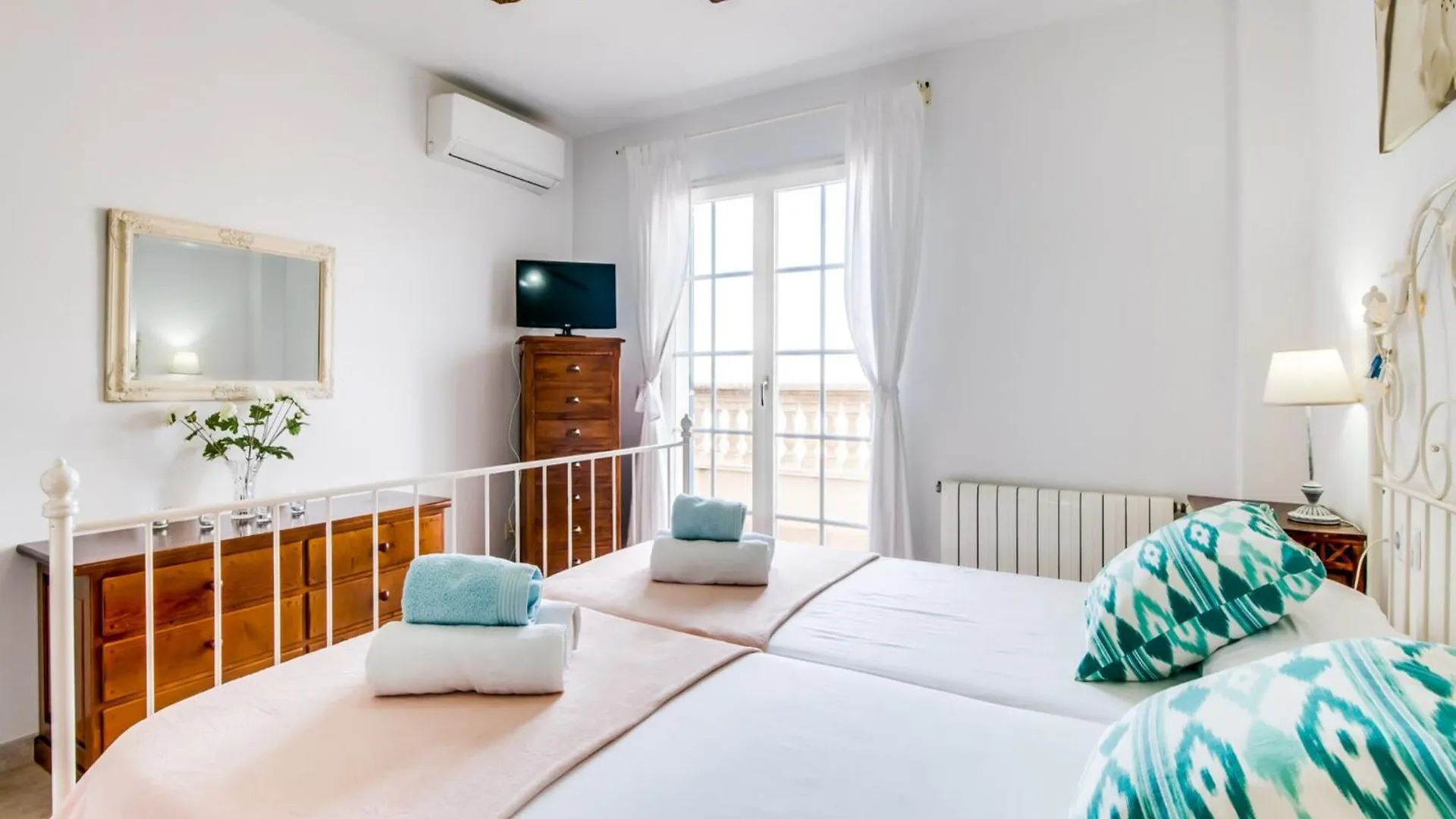 Elegant Holiday Villa With Private Pool 阿尔库迪亚 西班牙