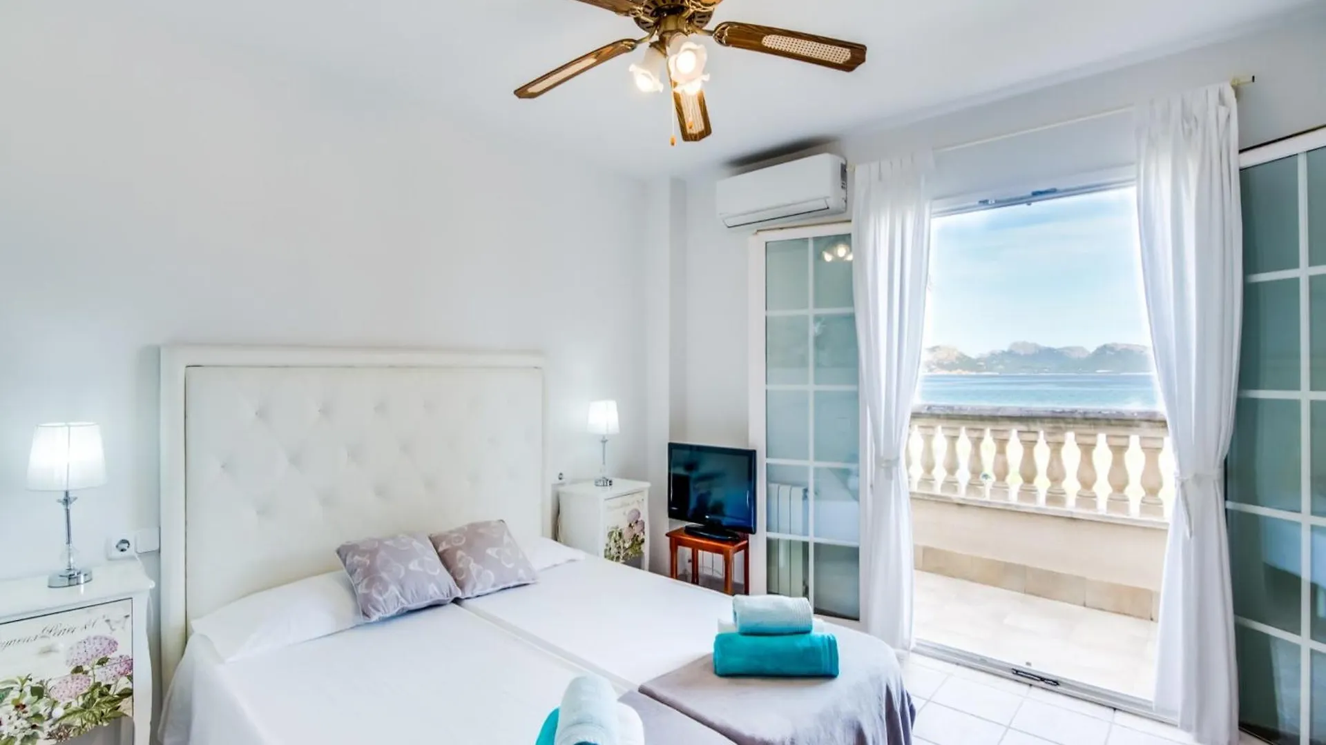 Elegant Holiday Villa With Private Pool 阿尔库迪亚 0*,  西班牙